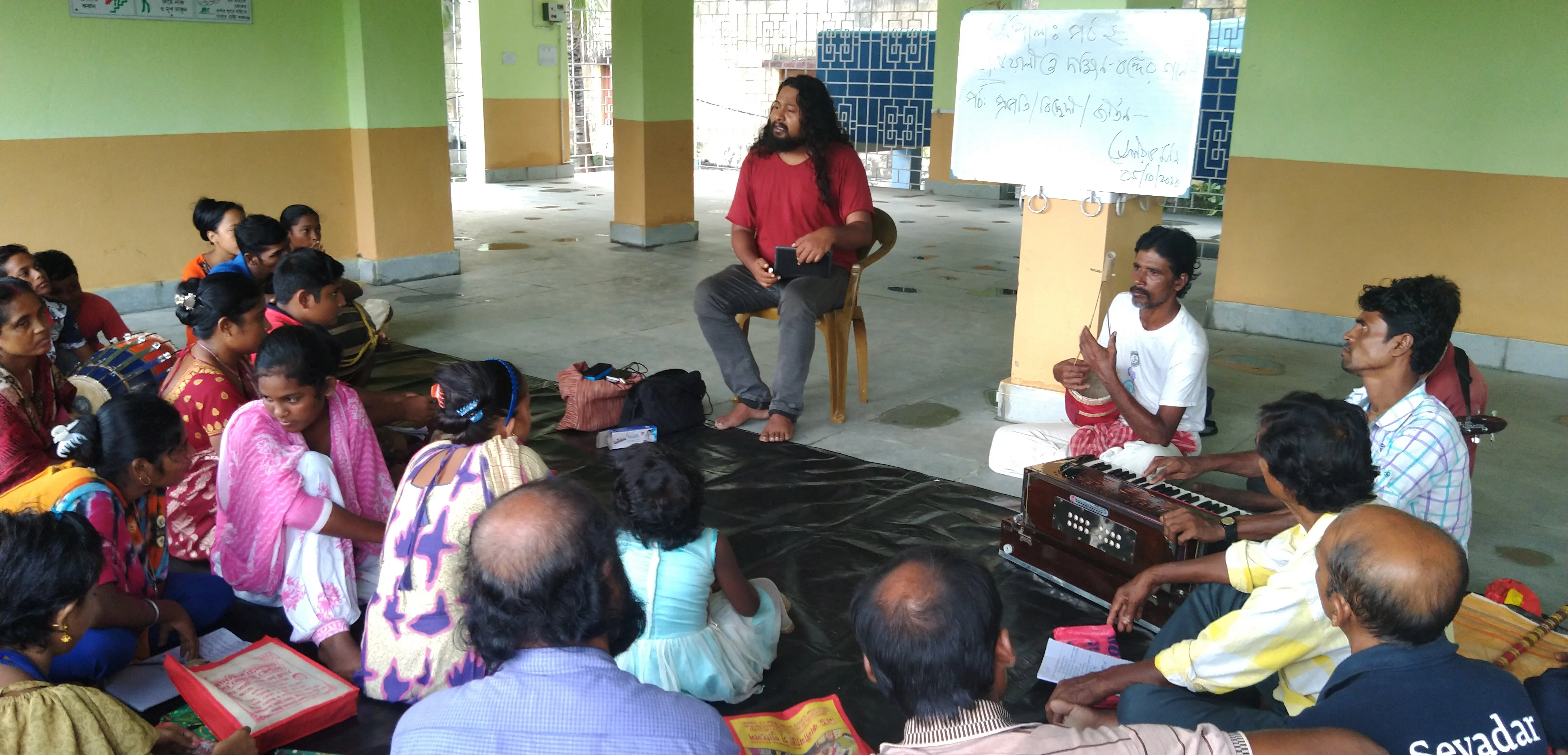 Saurav Moni conducting a music class