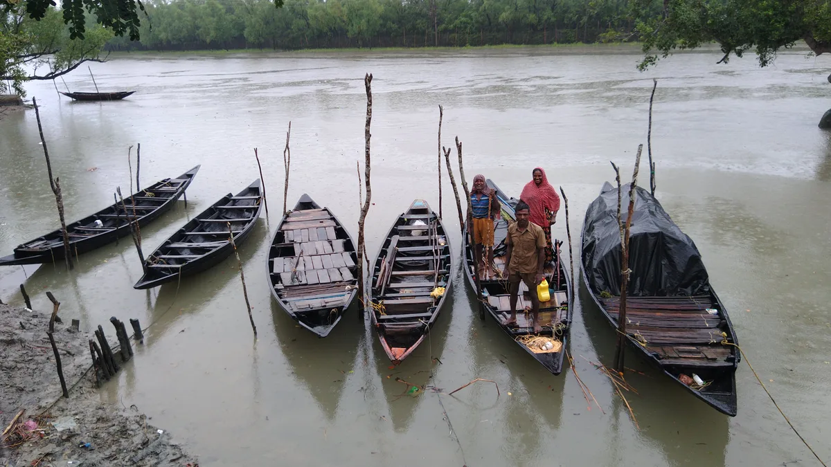 Boats anchored side by side with boatmen preparing for a journey