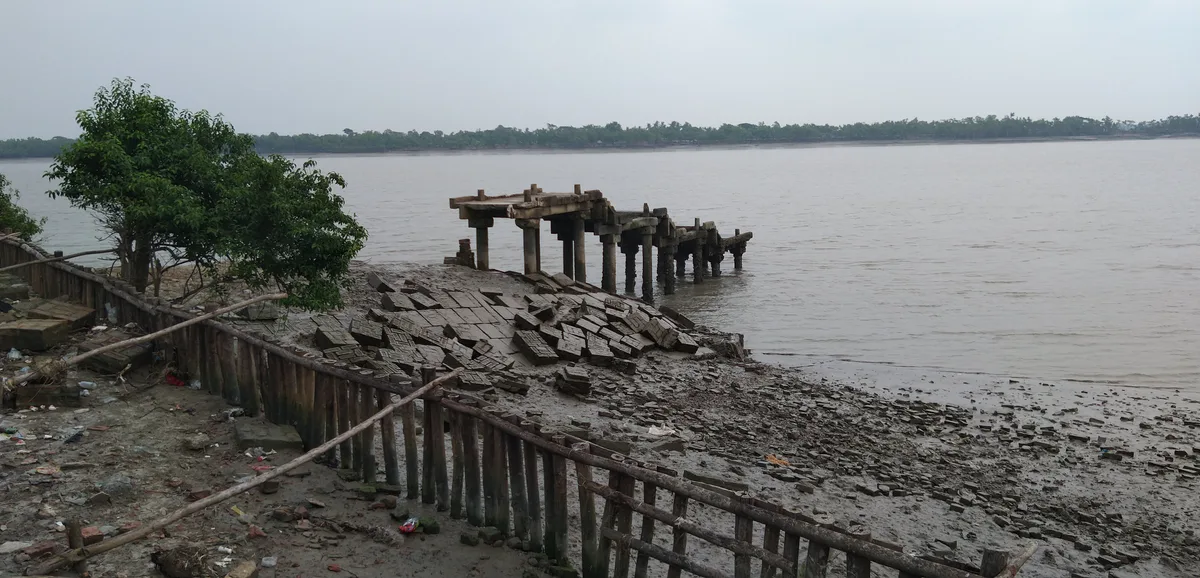 Makeshift jetty beside the river