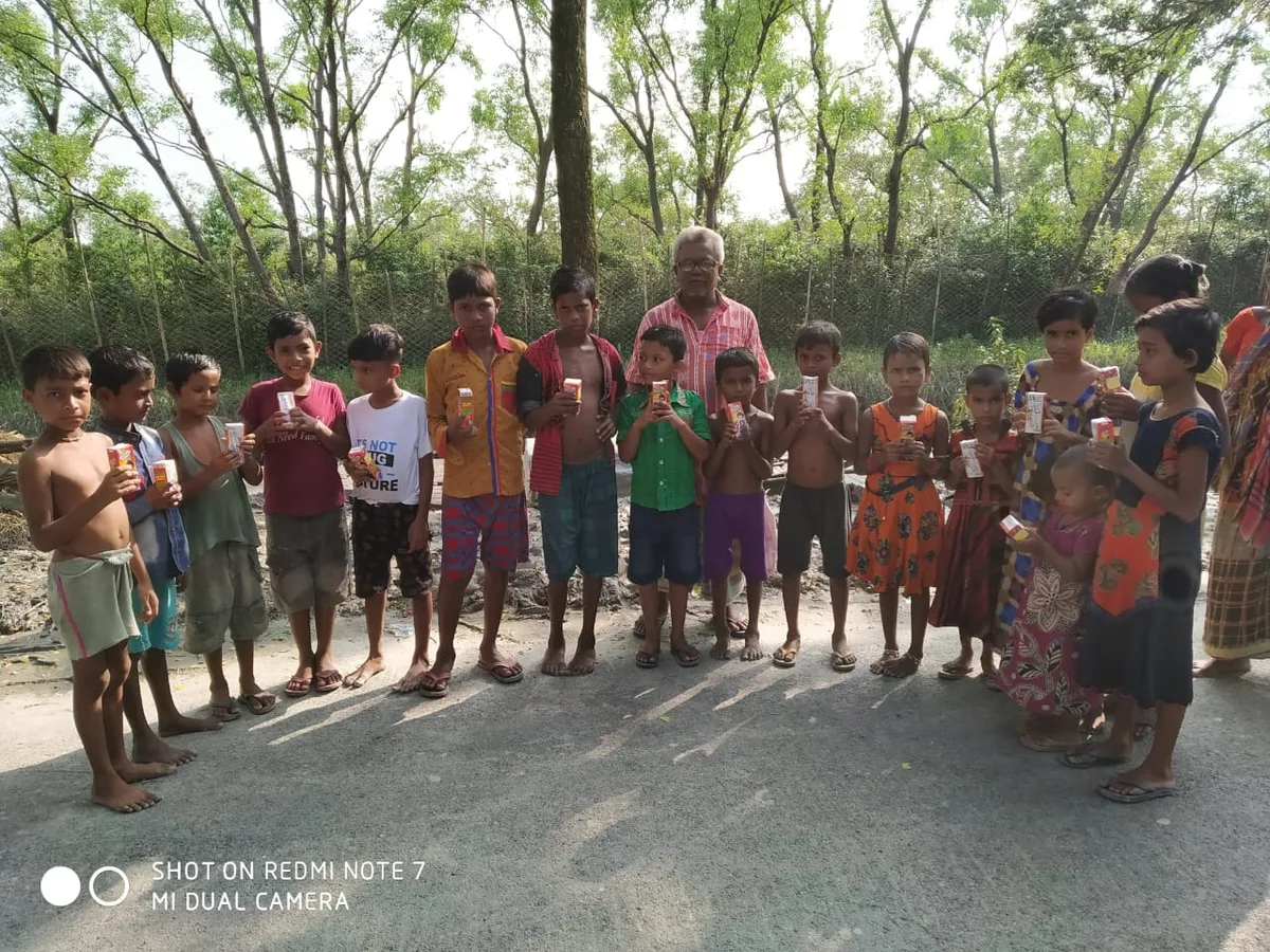 Children gathering in the Sundarbans